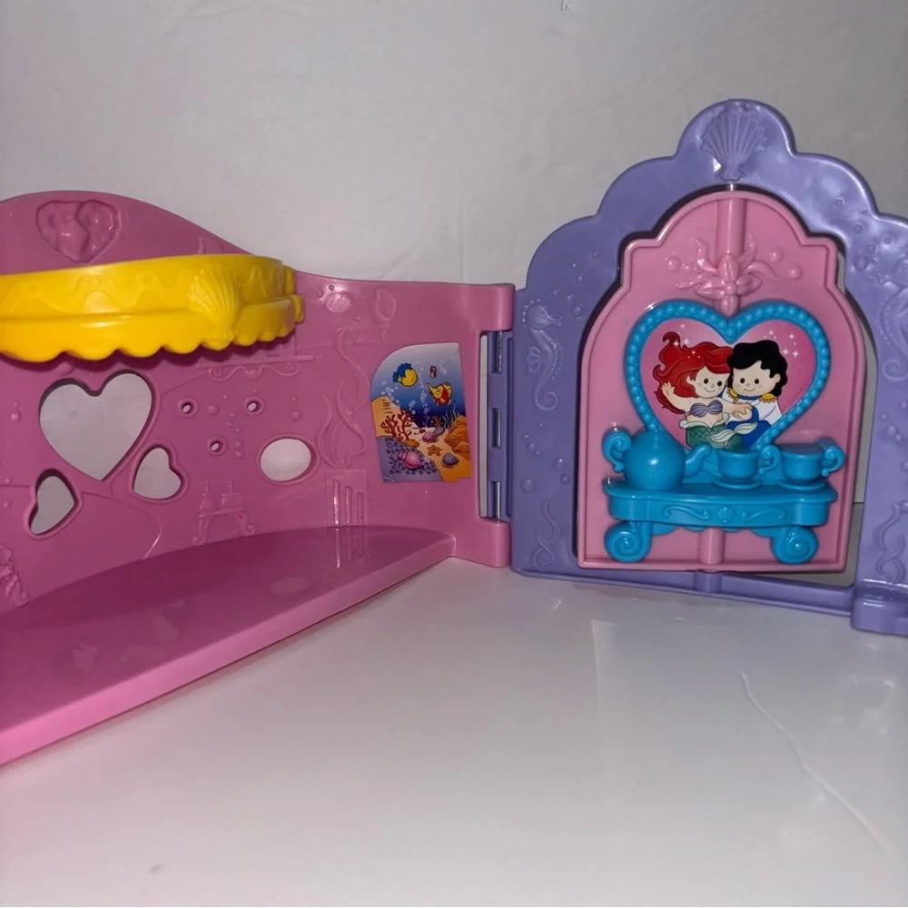 Fisher-Price Little People Disney Ariel Undersea Castle Playset Ariel’s Grotto - Picture 11 of 13